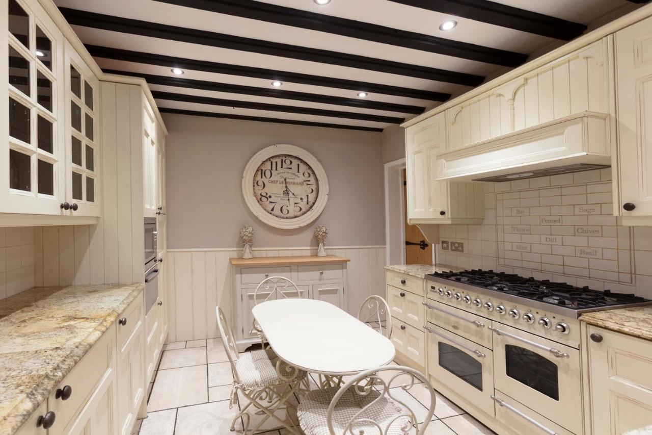 Luxury Eton House, 5 Minute Walk To Windsor Castle Vila Exterior foto